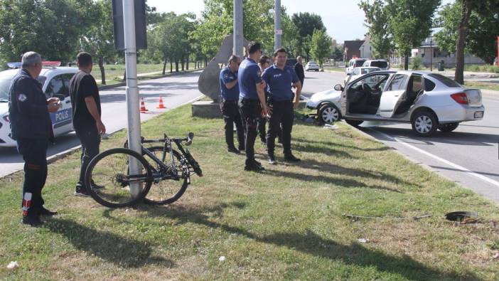 Otomobilin çarptığı bisiklet sürücüsü hayatını kaybetti