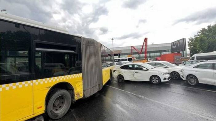 Beyoğlu'nda zincirleme kaza:  İETT otobüsü 6 araca çarptı