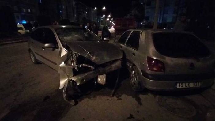 Kontrolden çıkan araç park halindeki otomobillere çarptı