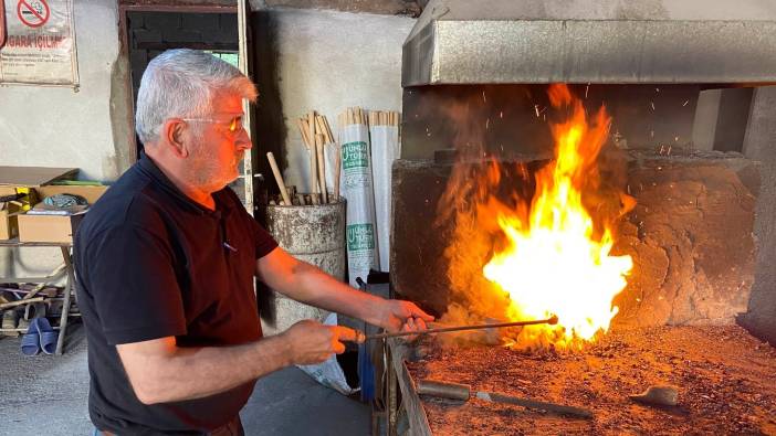 Mirasa gözü gibi bakıyor: 50 yıllık dede mesleği sürüyor