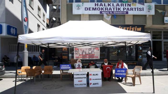 Muşlu ailelerin HDP önündeki bekleyişleri sürüyor