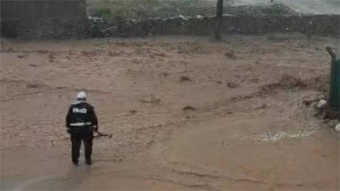 2 şehir sağanağa teslim oldu! Dereler taştı, ekili arazi ve bahçeler zarar gördü