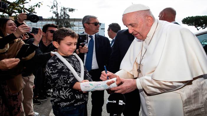 Papa Francis, hastaneden taburcu edildi