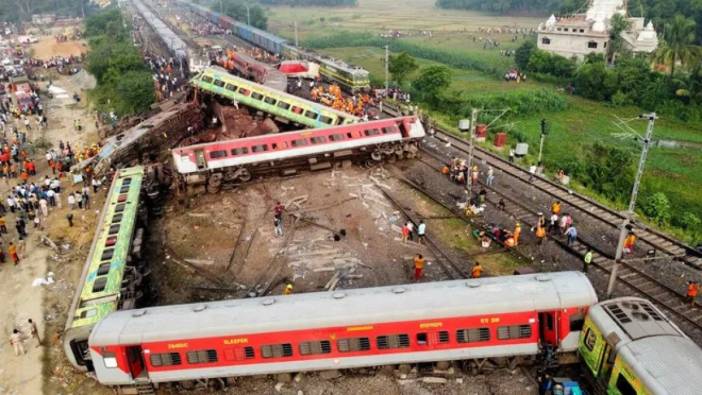 Hindistan'daki tren kazasında yaşamını yitirenlerin sayısı 300'e yaklaştı!