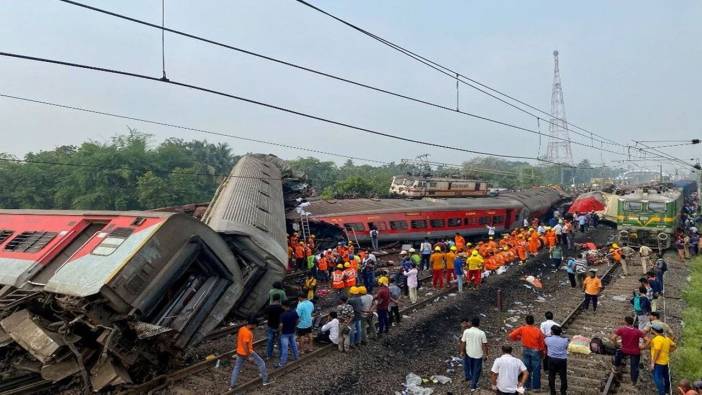 Hindistan’daki tren kazasında ölü sayısı 290’a yükseldi