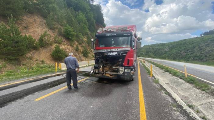 Kastamonu'da heyelan: TIR pert oldu!