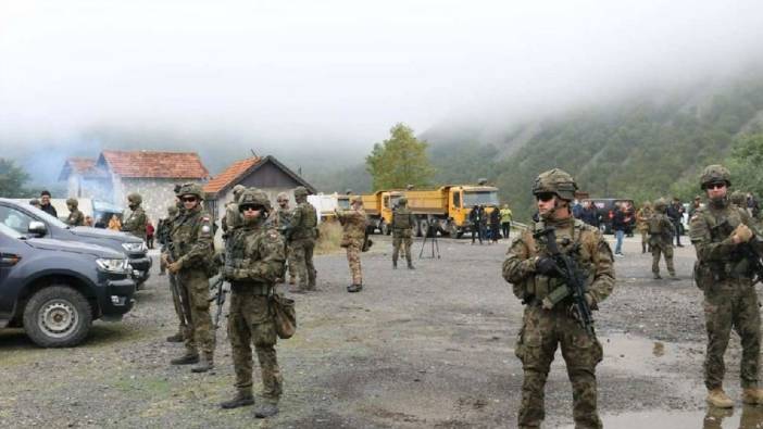 Sırplar, Kosova sınır kapılarını geçişe kapattı