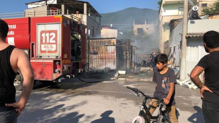 Hatay'da depremzedelerin konteyneri yandı