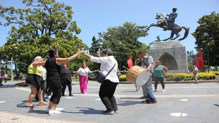 Almanya’dan gelen gurbetçiler davul-zurna eşliğinde eğlendi