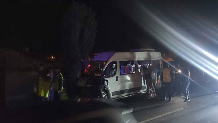 Kayseri'de feci trafik kazası: 3 ölü, 16 yaralı