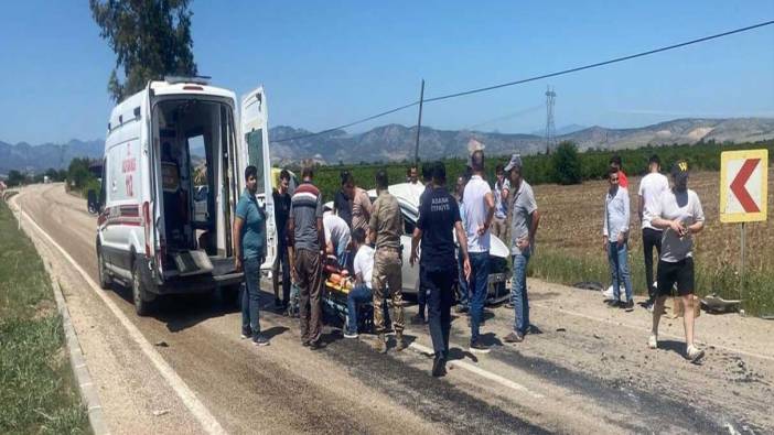 Adana’da traktör ve otomobil çarpıştı: 3 yaralı