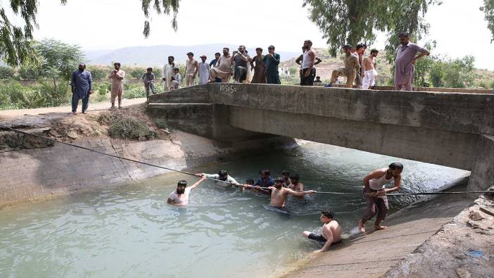 Hava sıcaklığı 40 dereceyi aştı: Pakistan alarmda!