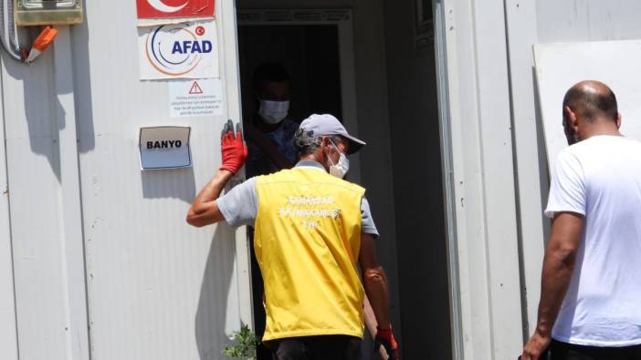 Deprem bölgesinde ilaçlama ve temizlik çalışması sürüyor