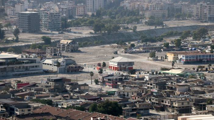 Hatay’da depremin izleri gökyüzünden görüntülendi