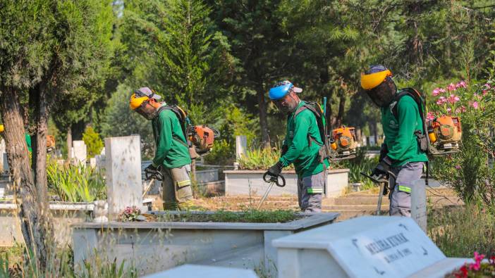 Mezarlıklarda bayram mesaisi