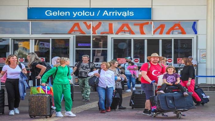 Antalya'ya turist akını! Hava yoluyla gelen turist sayısı 5 milyonu aştı