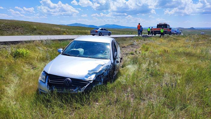 Sivas’ta iki otomobil kafa kafaya çarpıştı: 9 yaralı!