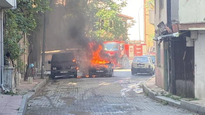 Kastamonu'da çıkan yangın otomobillere sıçradı