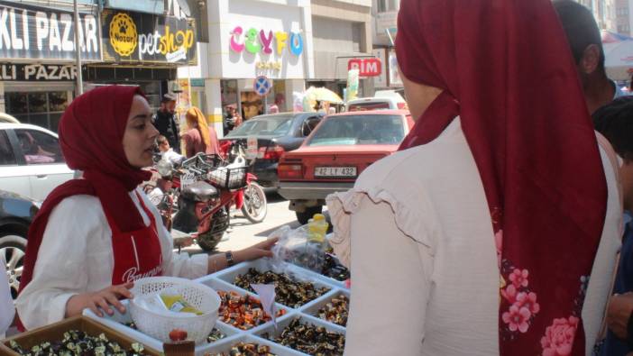 Afyonkarahisar’da semt pazarlarında Arife günü yoğunluğu