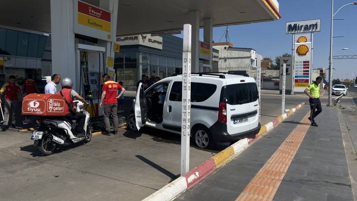 Otomobil petrol istasyonuna daldı: 5 yaralı