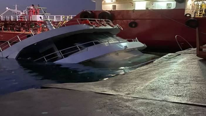 İstanbul Yenikapı'da tur teknesi battı!