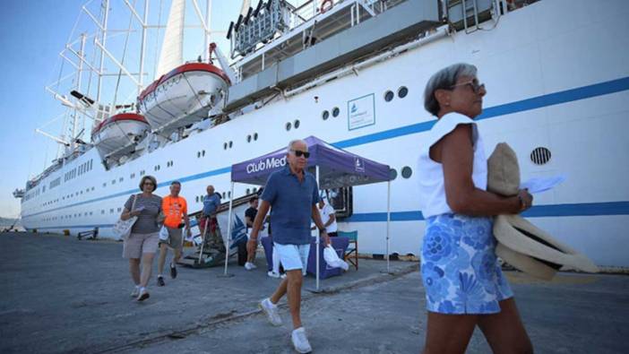 Çanakkale Limanı dünyanın en büyük kruvaziyer gemilerini ağırlıyor