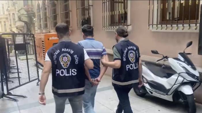 Taksim’de yan bakma kavgası: Defalarca bıçakladı