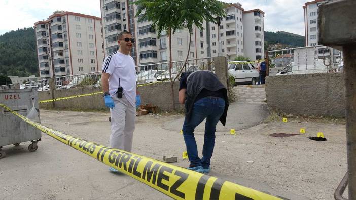 Önce bıçakla yaraladı yetmedi av tüfeğiyle vurdu!