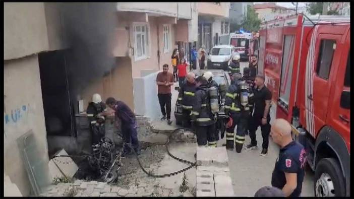 Motosikletten çıkan kıvılcım benzini tutuşturdu; hurda deposuna sıçradı