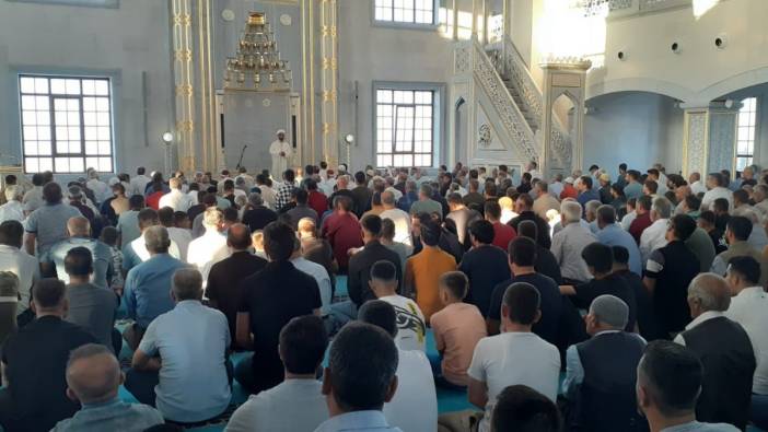 Sahabe Camii’nde ilk namaz kılındı