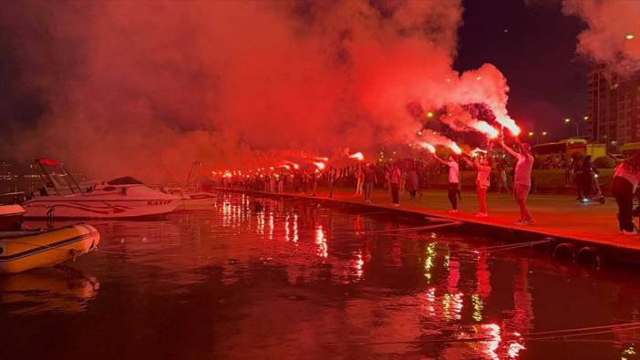 Samsunspor taraftarlarından meşaleli 58. yıl kutlaması