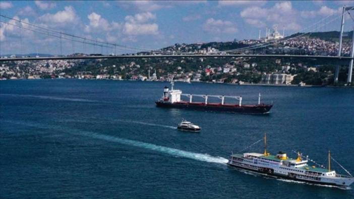 İstanbul Boğazı'nda gemi trafiği çift yönlü durduruldu