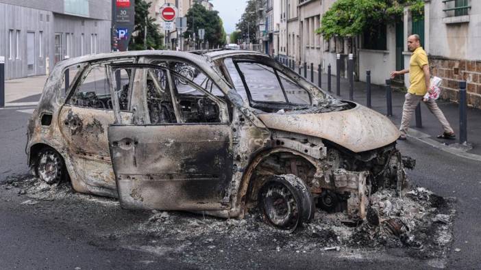 Fransa’daki gösterilerin 4. gecesinde gözaltı sayısı bin 311’e yükseldi