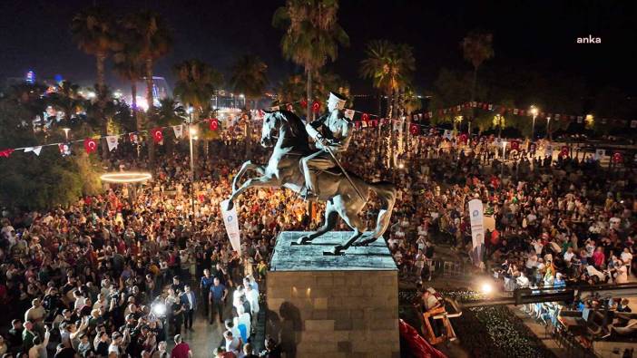 Finike Cumhuriyet Meydanı’na görkemli açılış