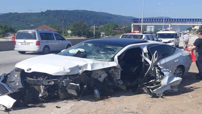 Düzce’de feci kaza! Otomobil beton bariyerlere çarptı: 3'ü çocuk 5 yaralı