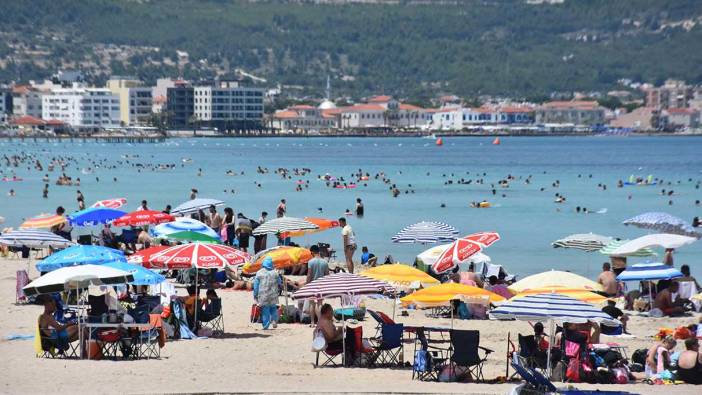 Çeşme'de bayram tatilinin son gününde de yoğunluk