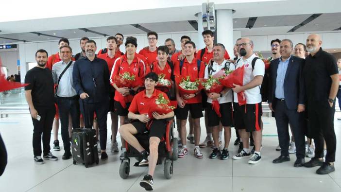 Bronz madalya sahibi U19 Erkek Basketbol Takımı, yurda döndü