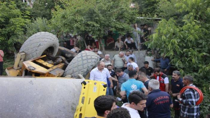 Hakkari'de iş makinesinin altında kalan çocuk yaralı kurtuldu