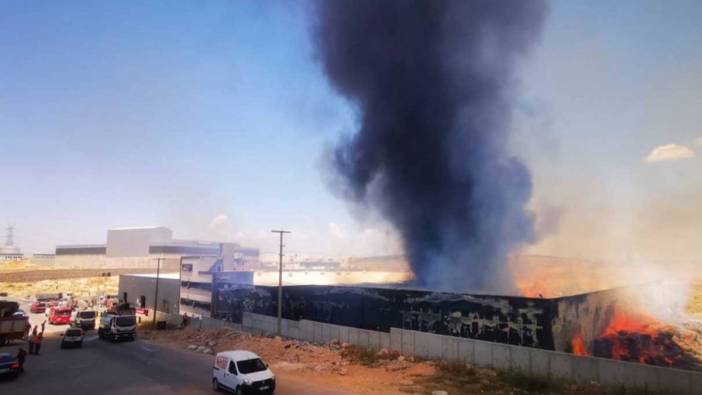 Gaziantep’te fabrika yangını: 10 kişi dumandan etkilendi