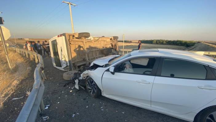 Diyarbakır'da işçi servisi otomobille çarpıştı: 7 yaralı