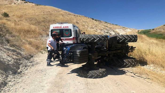 Devrilen traktörün altında kalan sürücü yaşamını yitirdi