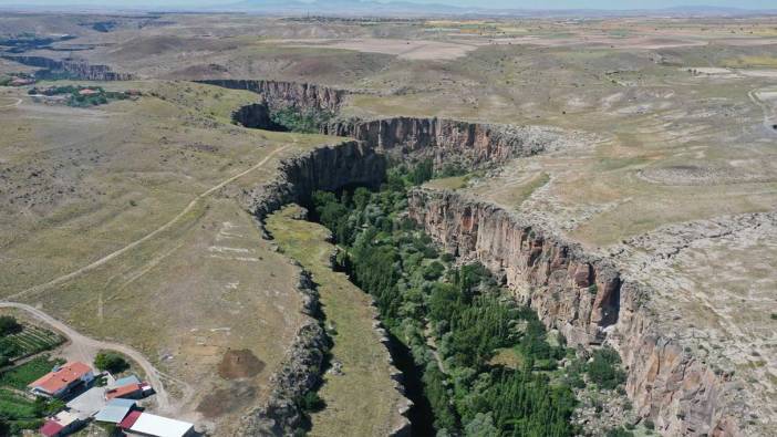 Dünyanın 2. büyük kanyon vadisi cam terastan izlenecek