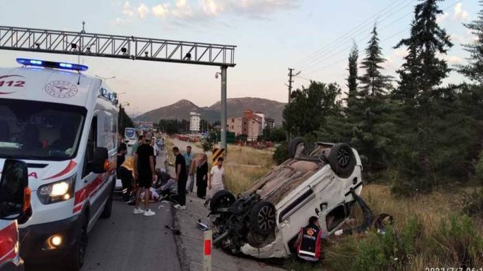 Burdur'da kontrolden çıkarak takla atan otomobildeki 5 kişi yaralandı