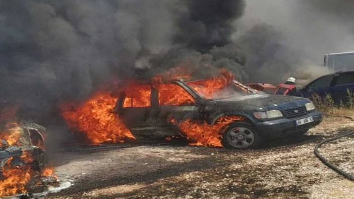 Ot yangını otoparka sıçradı: Araçlar yandı!