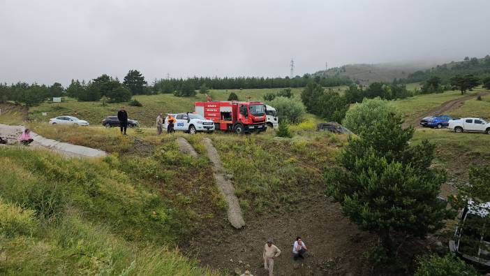 Erzincan'da minibüs şarampole devrildi: Ölü ve yaralılar var!