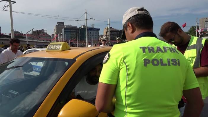 Taksim'de ticari taksi denetimi