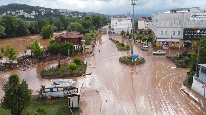 Bartın'da sel sularının çekildiği bölgelerde temizliğe başlandı