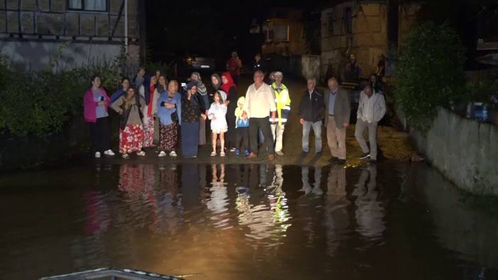 Sakarya'da taşan dere hayatı felç etti