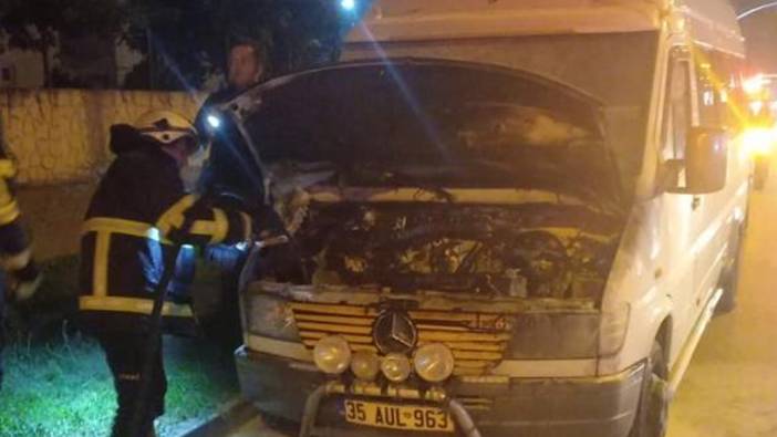 Kastamonu'da seyir halindeki minibüs yandı