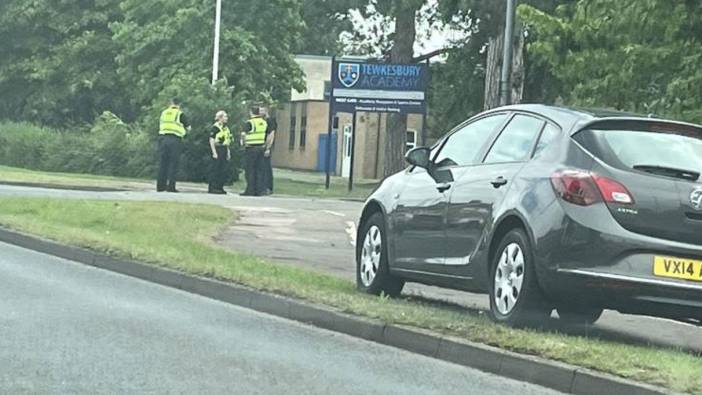 İngiltere'de bir okulda öğretmene bıçaklı saldırı